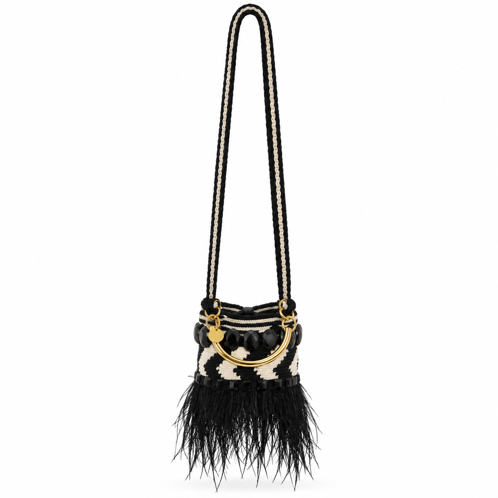 MOCHILA PEQUEÑA PLUMA NEGRA